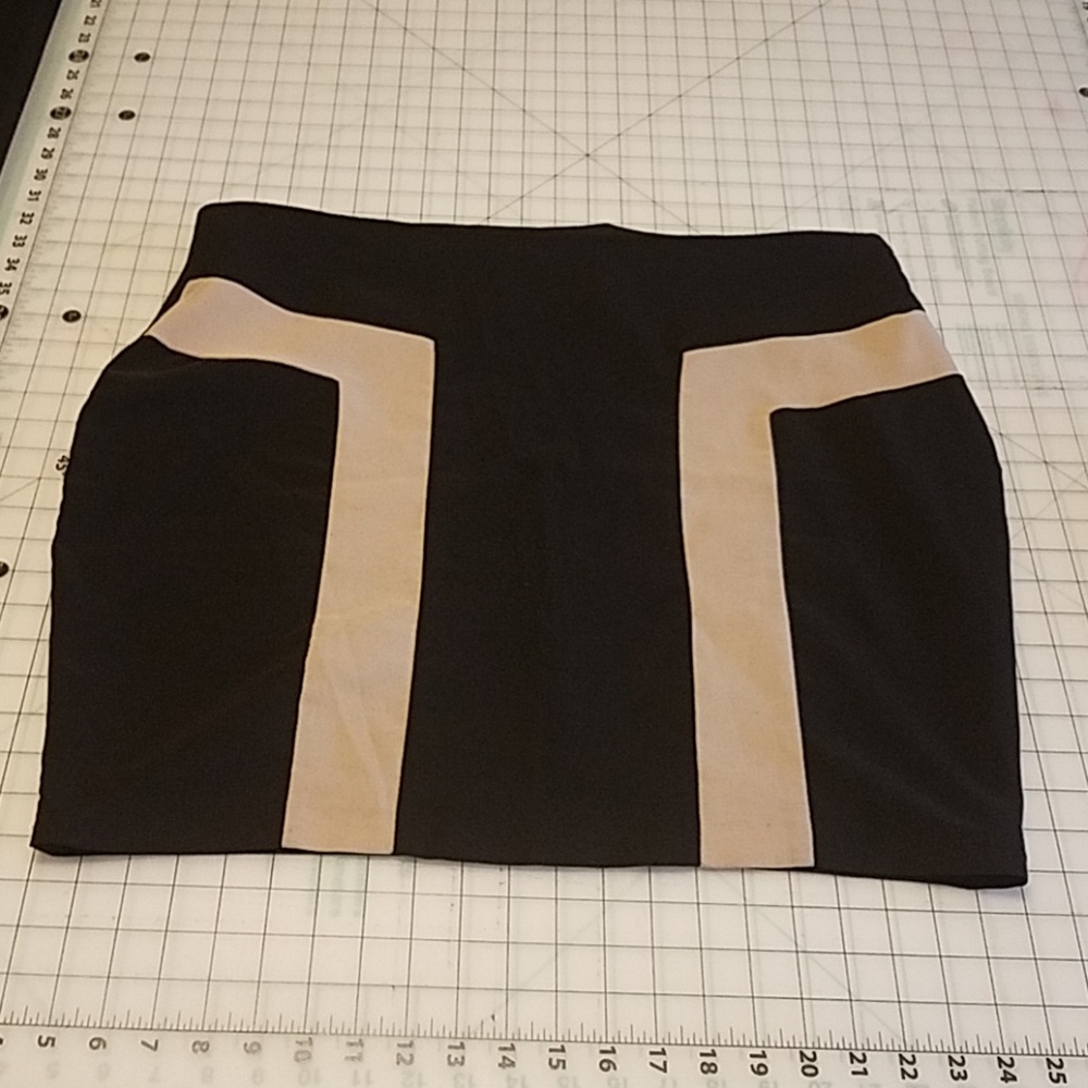 Fitted pencil skirt
